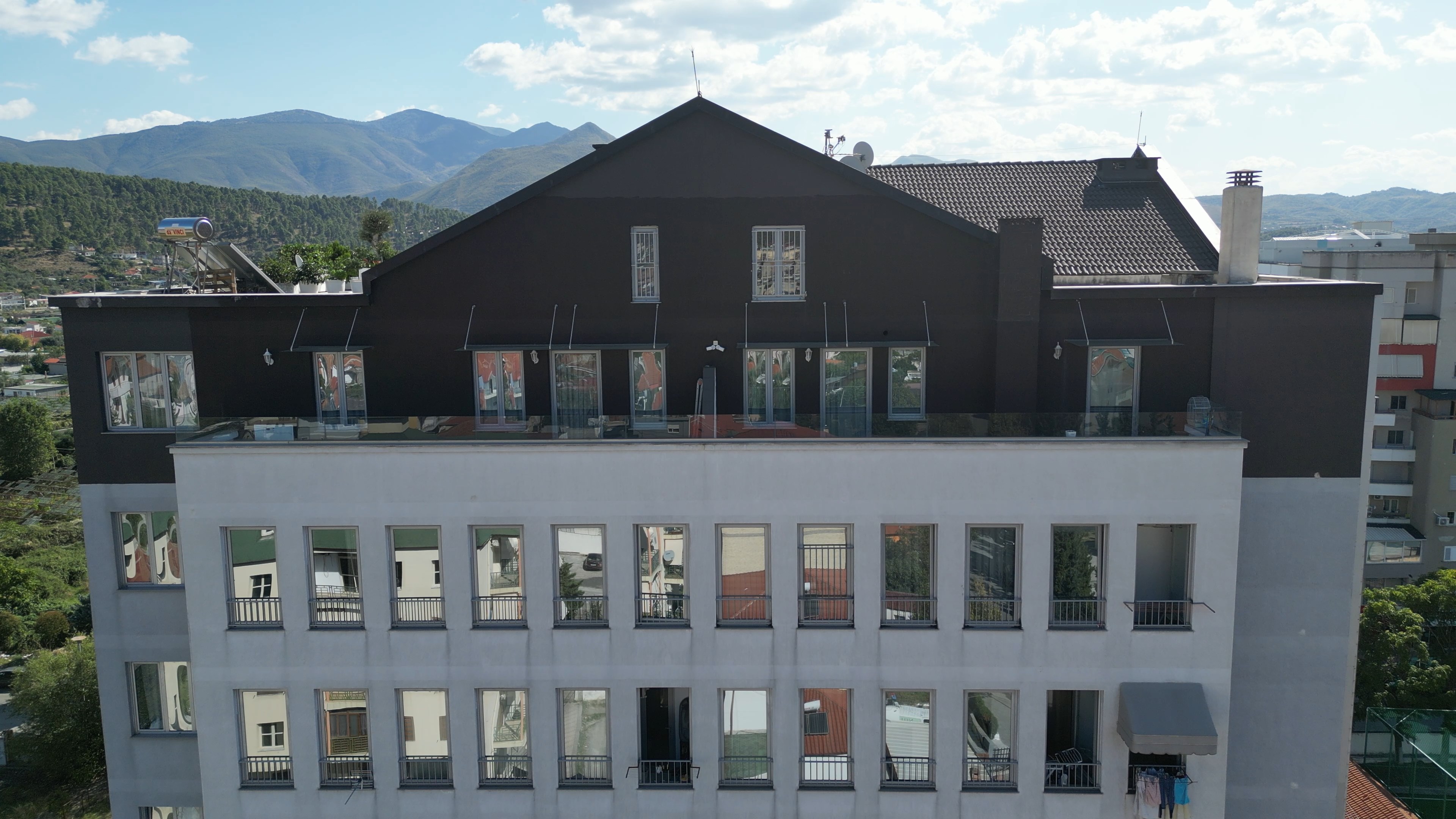 Shitet Apartamenti me i bukur ne Elbasan