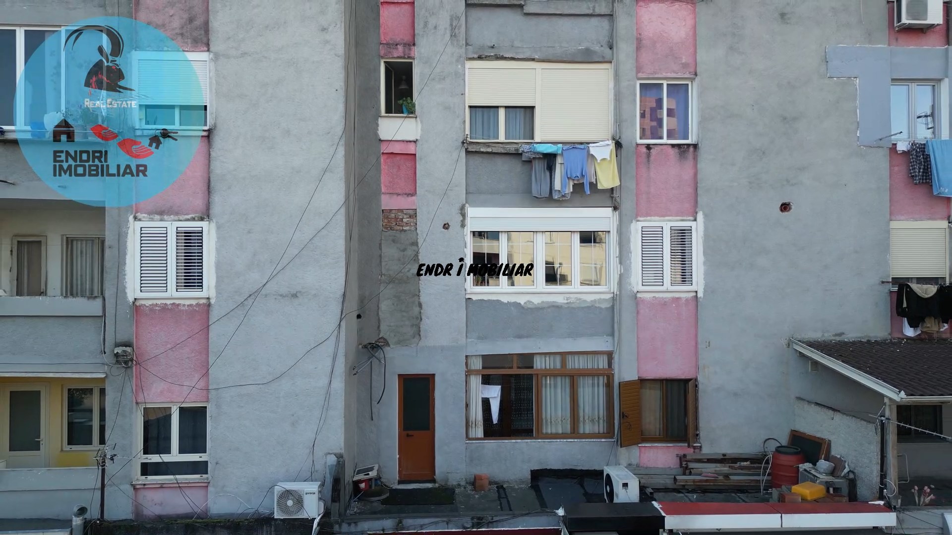 Shitet Apartament 2+1 ne Bulevardin kryesor