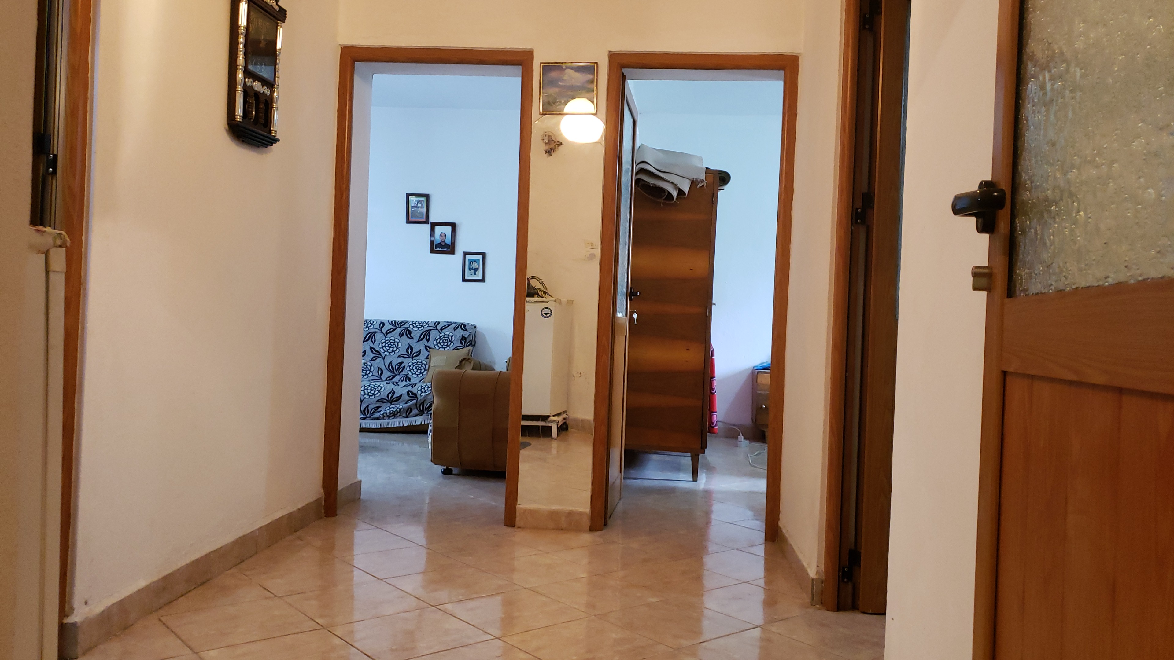 Shitet Apartament 2+1  kati i pare