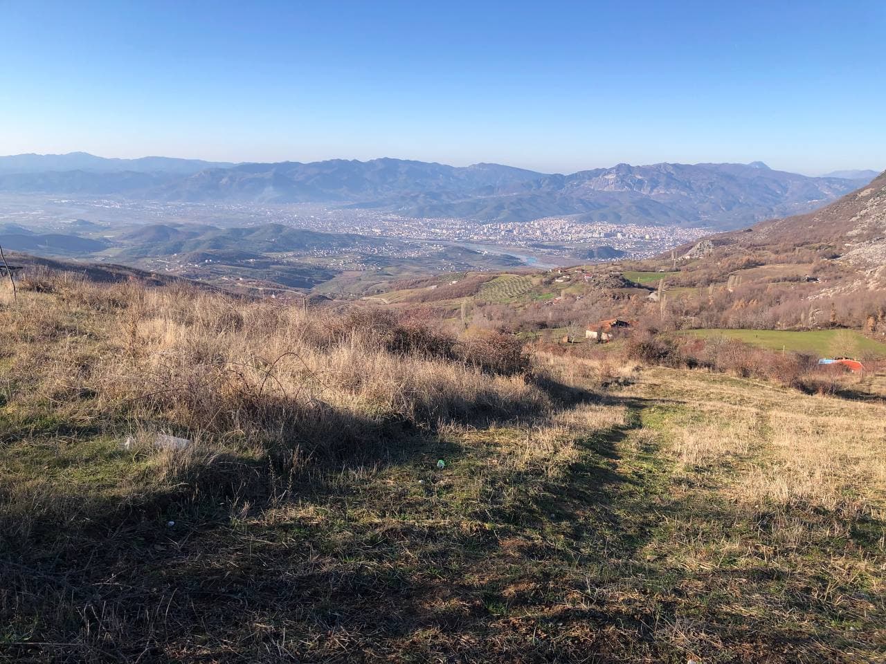 SHITET TOKE  ne fshatin shelcen me Pamje te bukur