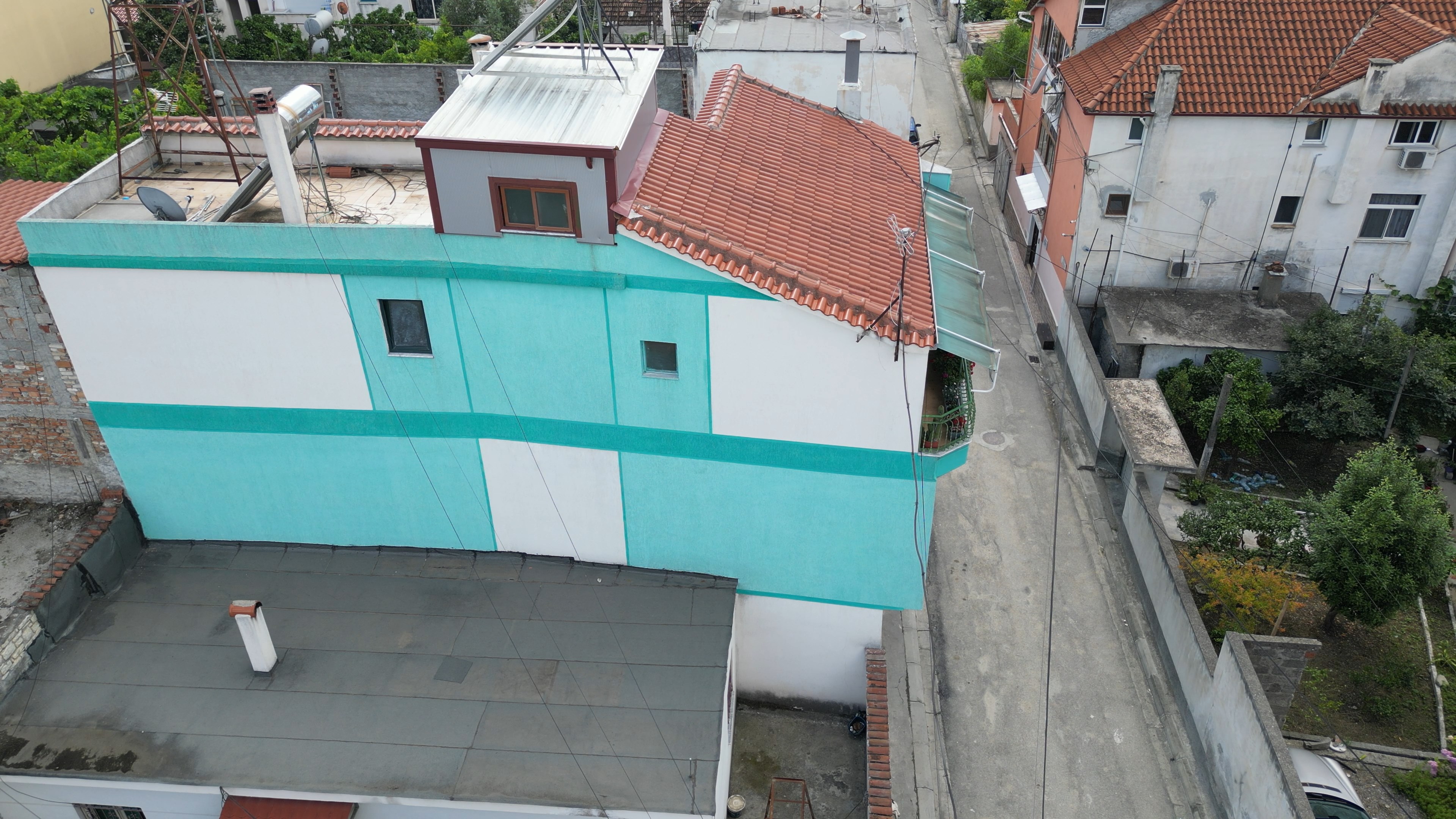 Shitet Shtepi objekt 2-katesh & Njesi Biznesi