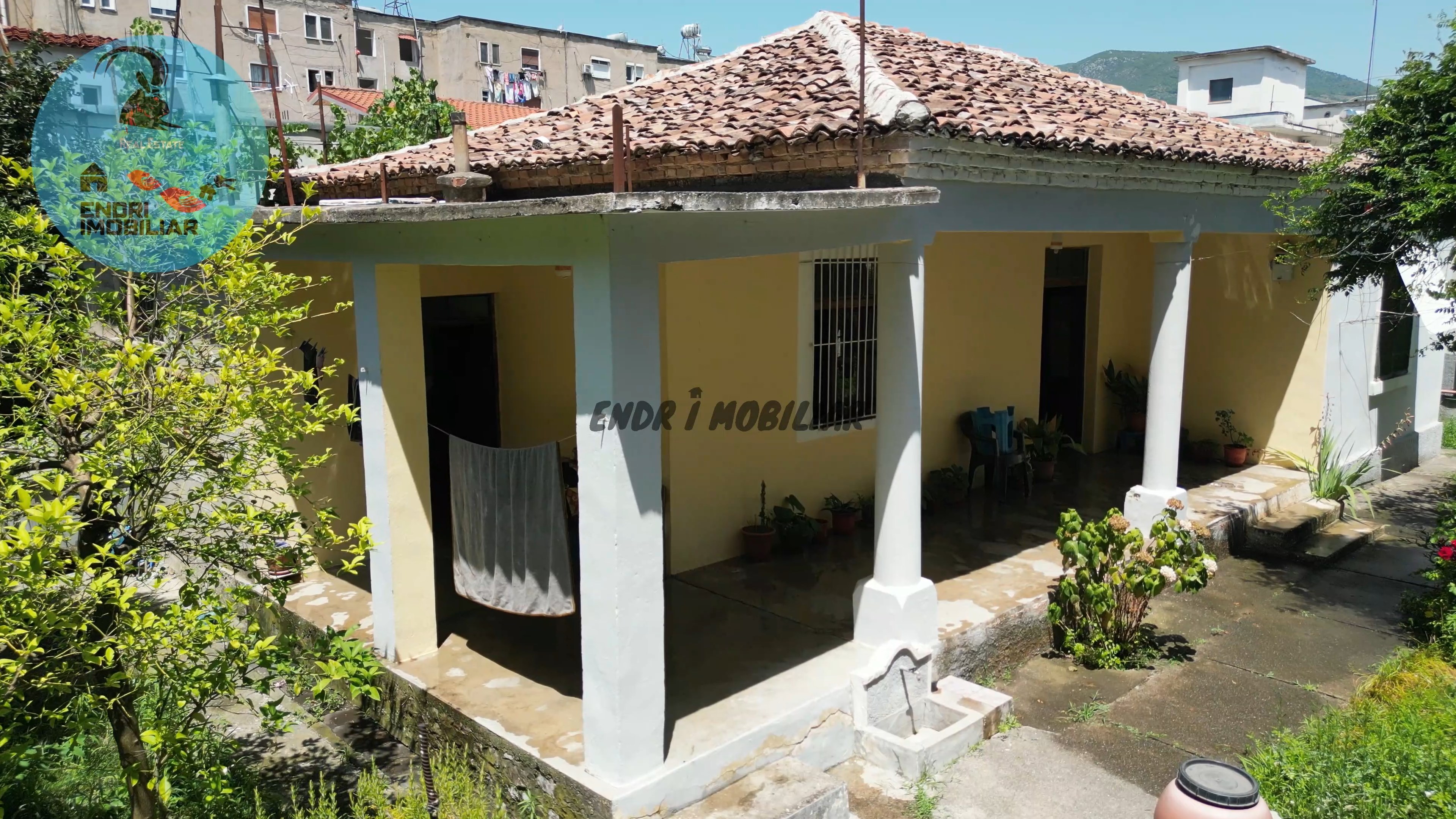 Shitet Shtepi Private prane Universitetit