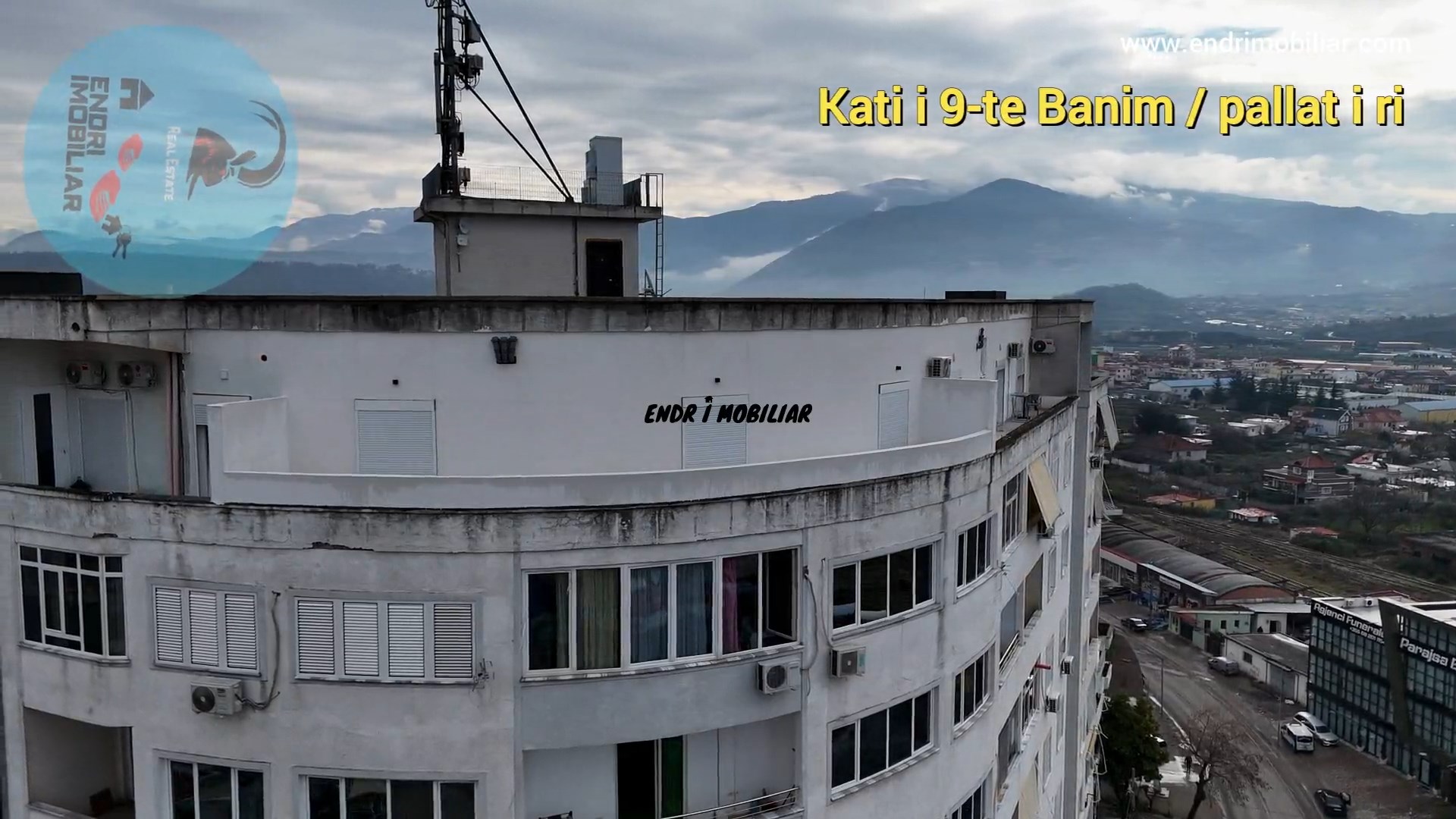 Shitet Apartament Komod