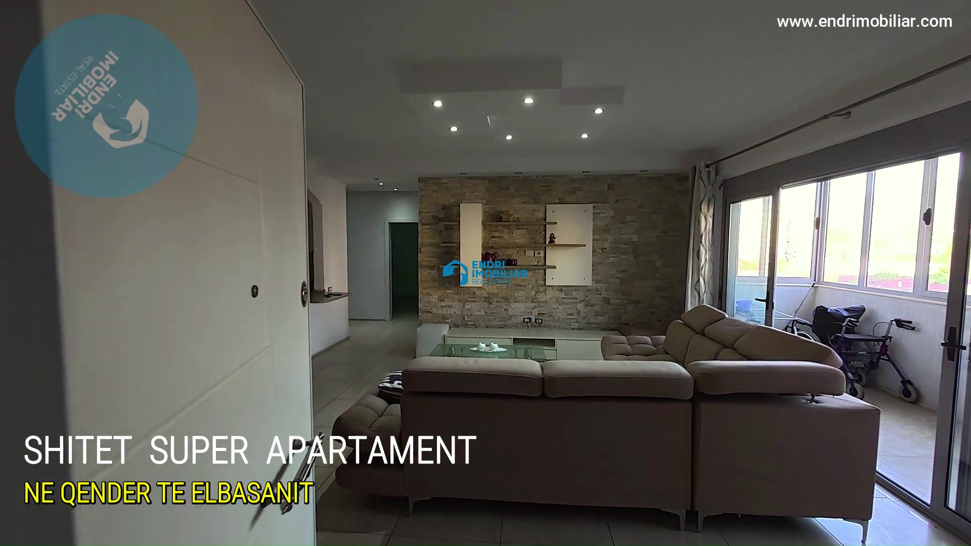 Shitet Apartament ne qender